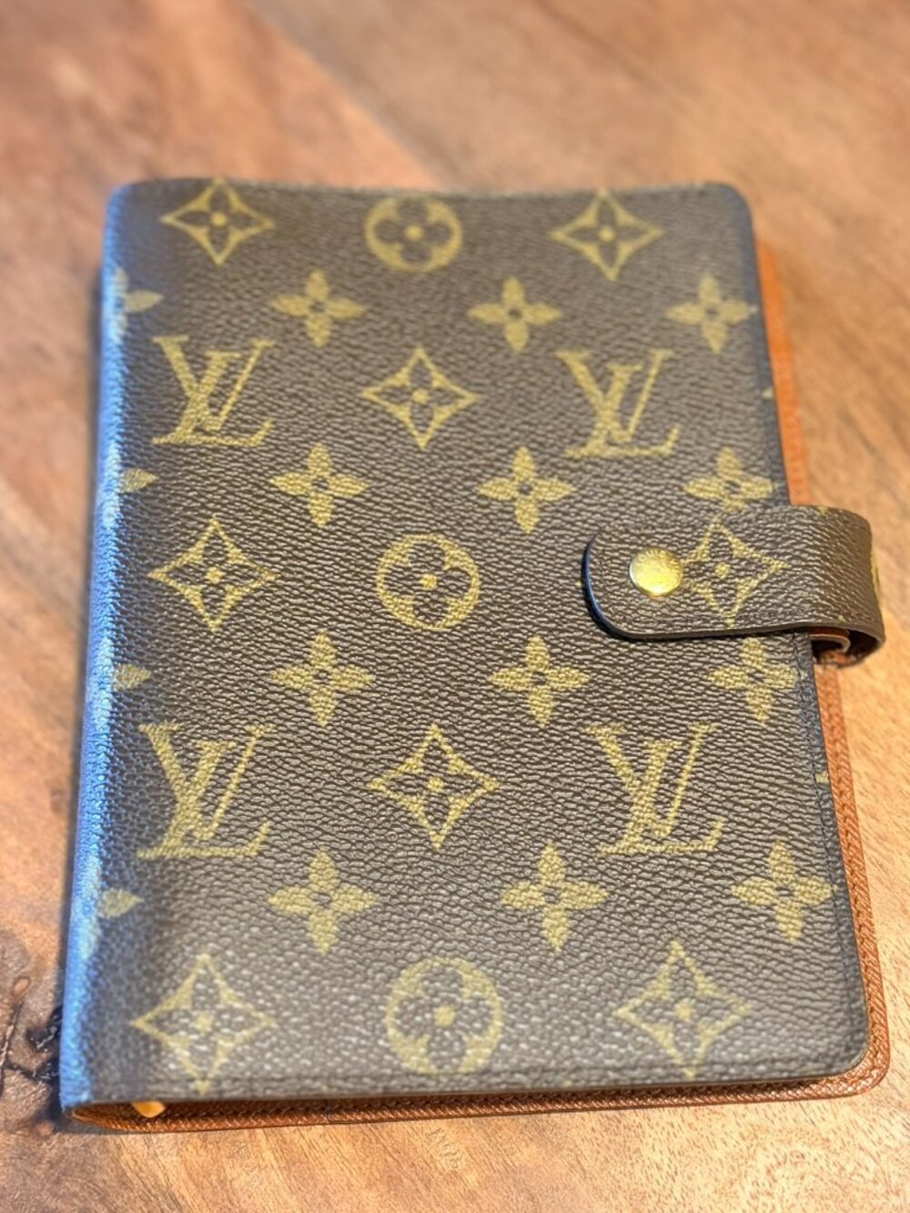 ✨ Authentic Louis Vuitton Agenda MM ✨
